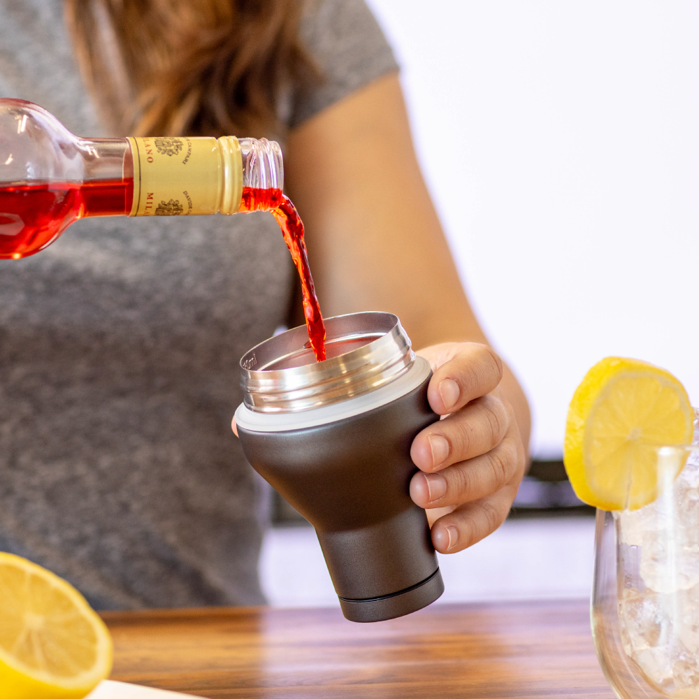 cocktail-shaker-lid-v5 Cocktail_Shaker_lifestyle_2_b714e13d-dd84-4844-956f-11cddc294041.png